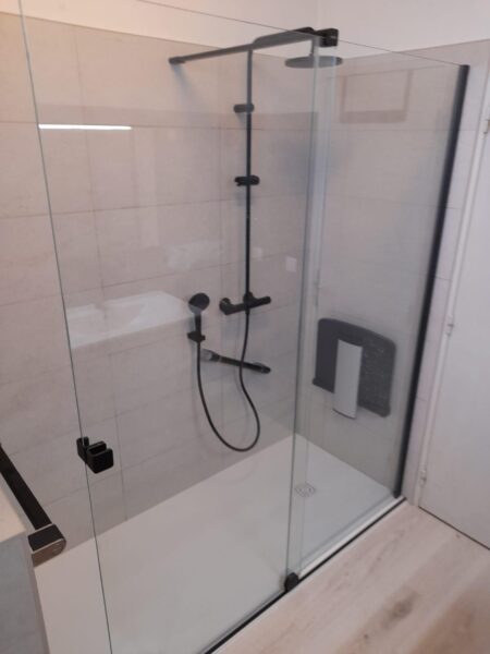 Salle de bain après travaux avec accès de plain pied à Toulouse